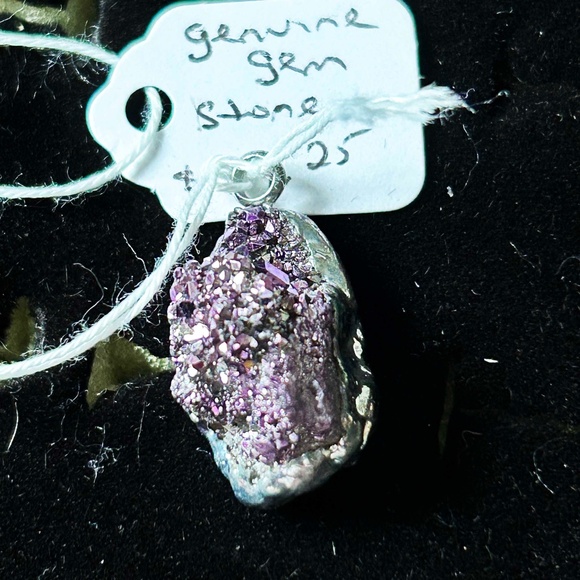 PENDANT, GENUINE PURPLE AGATE GEODE, 3-DIMENSIONAL, WITH SILVER-TONE BACK - Picture 1 of 4